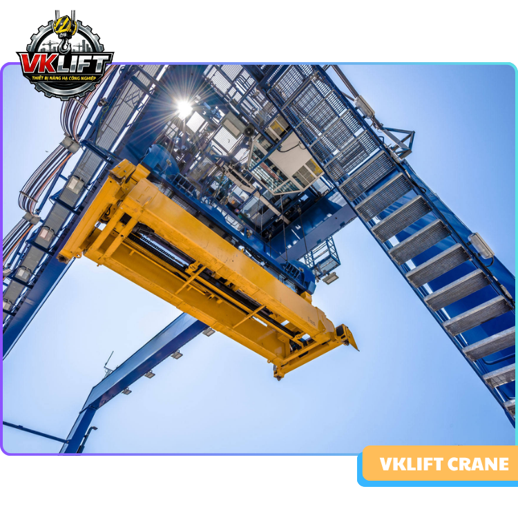 Cầu trục container là gì - Vai trò trong vận hành cảng hiện đại - VNID