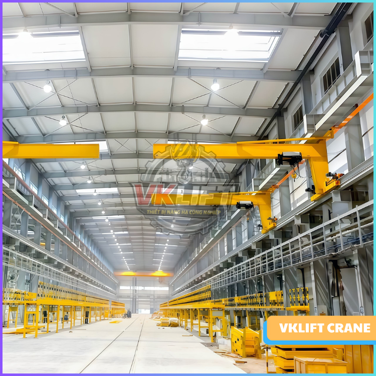 Ứng dụng thực tế của cầu trục áp tường trong nhà xưởng nhỏ & vừa